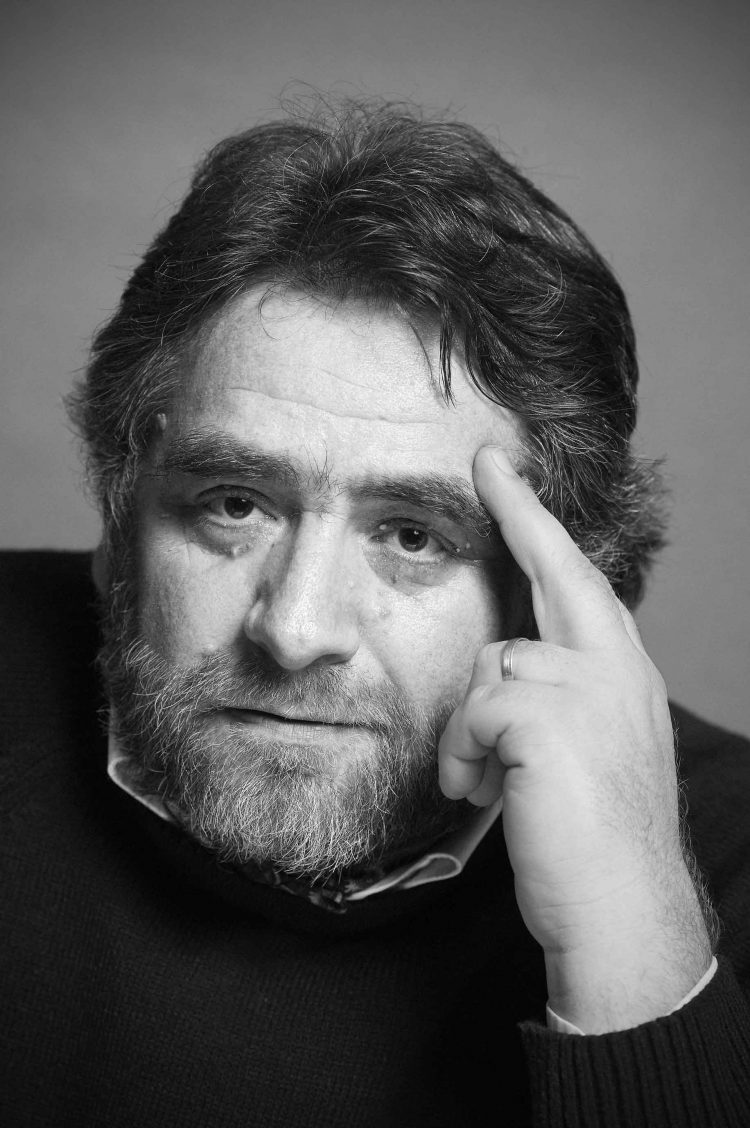 Actorul Răzvan Ionescu are un mesaj pentru CTP: Cristian Tudor Popescu, SCHIMBĂ-ȚI NUMELE. Și daca vreodată se va întâmpla să te întrebe Hristos cum te cheamă, raspunde-i direct: LEGIUNE!