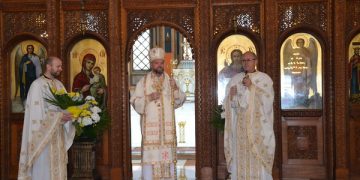 PS Vasile Bizău, la Sfânta Liturghie de la Parohia „Sfinții Arhangheli Mihail și Gavril” din Satu Mare: „Cum putem să învingem moartea? Atingându-ne de Hristos”