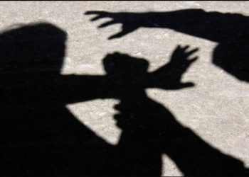 Băimărean cercetat pentru tâlhărie, după ce a smuls unui bărbat rucsacul în care avea ţigări… proaspăt furate. Amândoi au ajuns în arest