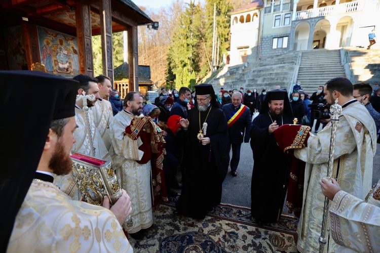 Mare sărbătoare în vârful muntelui. Ce s-a întâmplat astăzi la Mănăstirea Rohia