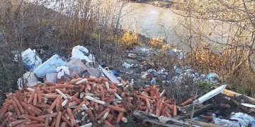 „Dragii mei lăpușeni, cei care v-ați pierdut facturile, listele cu numere de telefon… le puteți recupera de la primărie” GALERIE FOTO