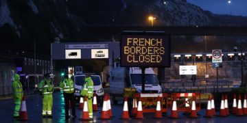 Situație disperată! Români blocați pe șosele în Marea Britanie după închiderea granițelor!