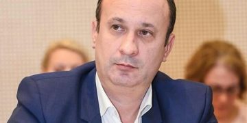 Adrian Câciu: Negociază țara la tarabă! Toți lătrăii cu statul de drept în gură TAC