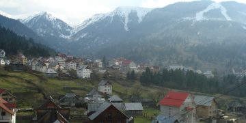 O agenție imobiliară oferă gratuit o casă cu 10 camere şi un living. Află în ce condiţii