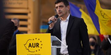 Liderul AUR, discurs debordant în plenul de învestire a Guvernului: Versuri din Adrian Păunescu, îndemnuri către poporul român