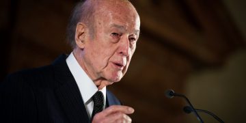 Fostul președinte al Franței, Valéry Giscard d’Estaing, murit după ce a fost diagnosticat cu coronavirus