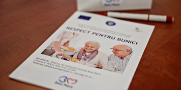 40 de voluntari vor consilia telefonic vârstnicii din cadrul programului social „Masa pe roți”