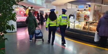 Bărbat aflat în carantină, găsit de polițiști fără mască la mall
