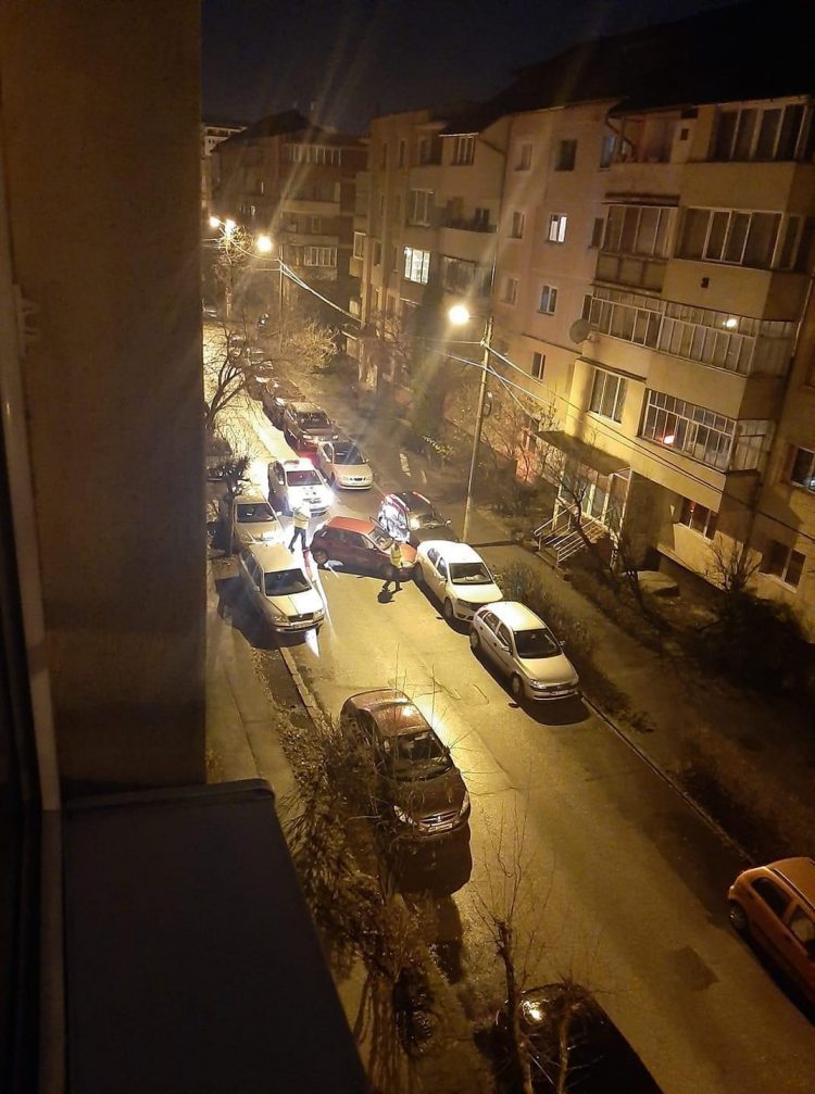 Coliziune între două maşini pe strada Transilvaniei – FOTO