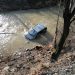 Accident în zona Bârsana! Autoturism căzut în albia râului și trei persoane rănite – foto