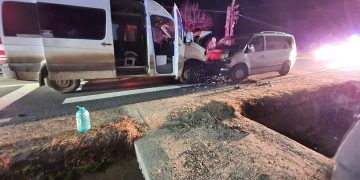10 victime, dintre care trei copii, după ce două microbuze s-au ciocnit frontal la Valea Chioarului