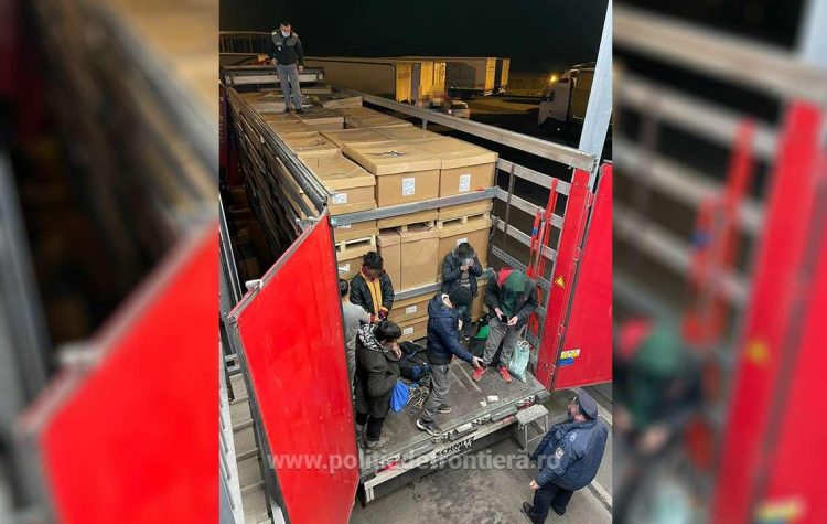 Şapte cetăţeni din Afganistan, depistați ascunşi într-un automarfar