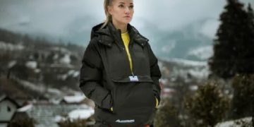 Ana Maria Tănasie, extrema stângă a echipei de handbal feminin CS Minaur Baia Mare, este noua imagine Blachotrapez Romania