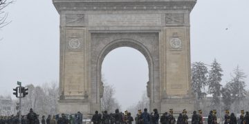 Ziua Națională, sărbătorită anul acesta de acasă. Fără defilare la Arcul de Triumf, fără public, fără emoțiile de altădată