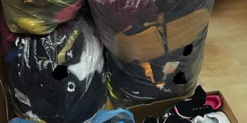 Articole de îmbrăcăminte şi jucării contrafăcute, confiscate de poliţiştii maramureşeni