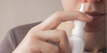 Cercetători americani lucrează la un spray nazal împotriva COVID-19