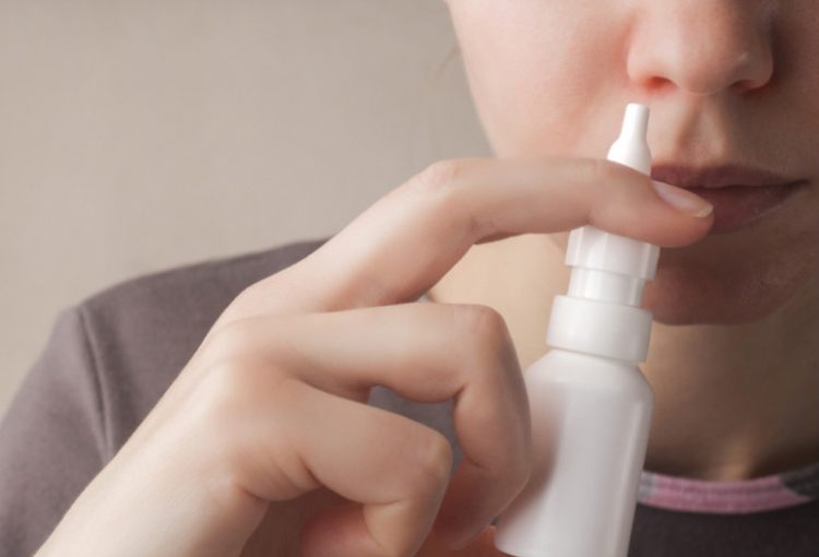 Cercetători americani lucrează la un spray nazal împotriva COVID-19