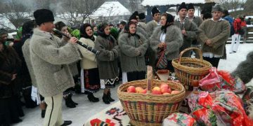 Primar care-și informează localnicii în privința tradiției din seara de Crăciun