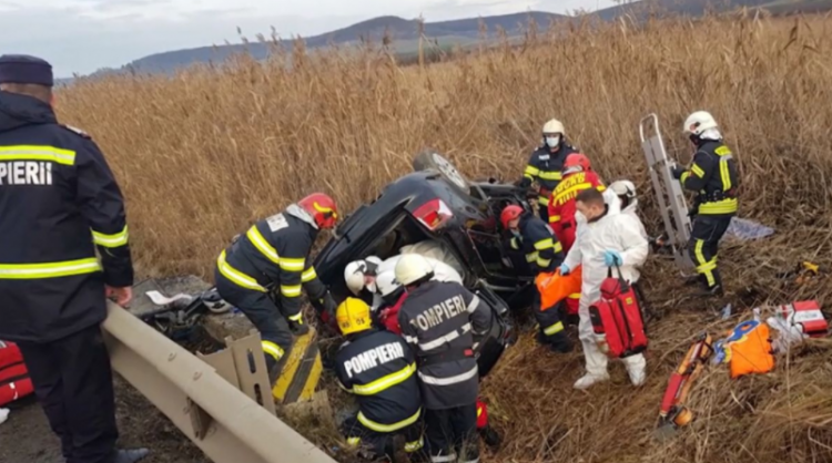 Un mort şi trei grav răniţi în urma impactului devastator