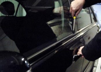 Bărbat din Făureşti, prins în flagrant în Baia Mare în timp ce încerca să fure dintr-o maşină