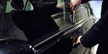 Bărbat din Făureşti, prins în flagrant în Baia Mare în timp ce încerca să fure dintr-o maşină