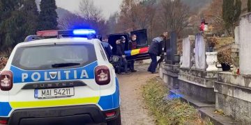 IPJ Maramureş în doliu. Trupul neînsuflețit al comisarului șef de poliție Gabriel Ciprian Sauliuc a fost depus la capela din cimitirul Dealul Florilor – video