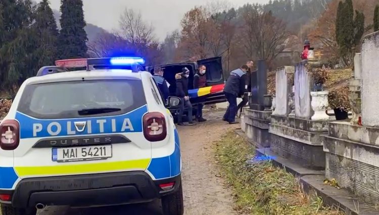 IPJ Maramureş în doliu. Trupul neînsuflețit al comisarului șef de poliție Gabriel Ciprian Sauliuc a fost depus la capela din cimitirul Dealul Florilor – video