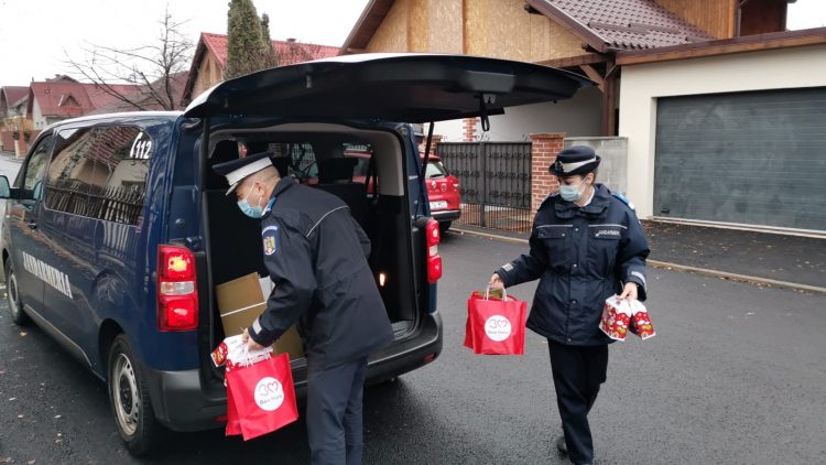 Jandarmii maramureşeni, mesagerii lui Moş Crăciun