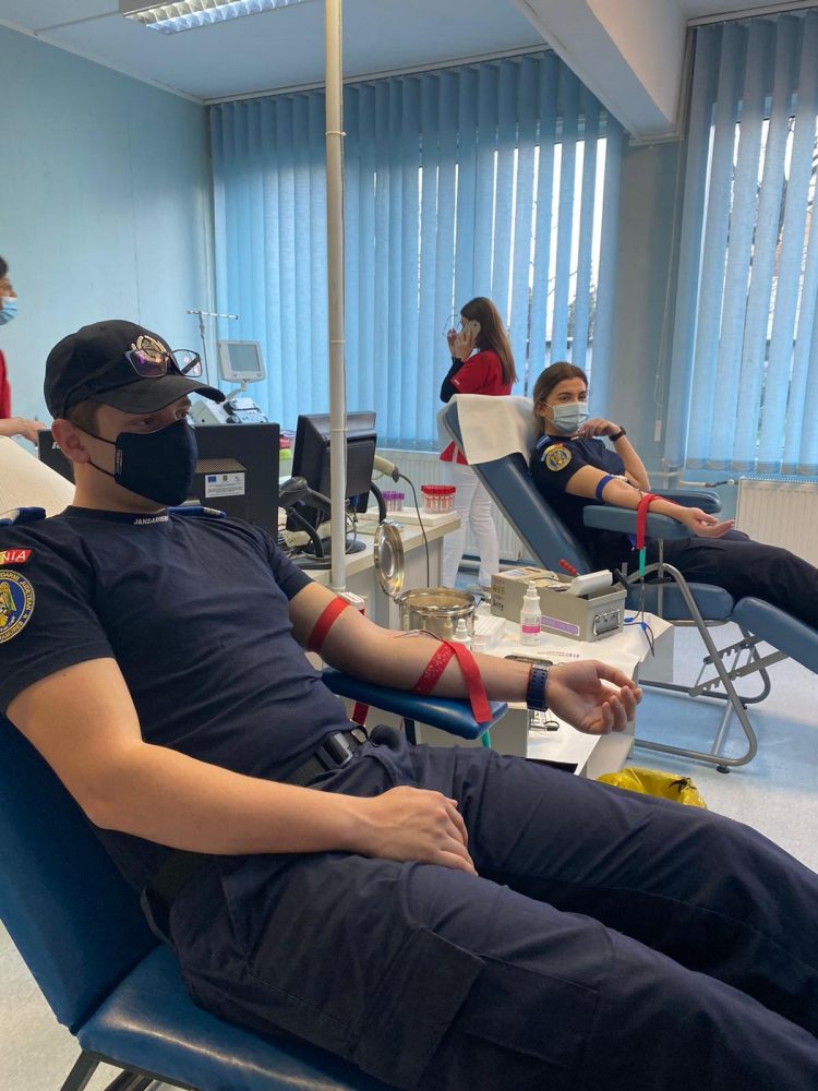 Donează sânge, salvează o viață! Jandarmii maramureşeni donează sânge