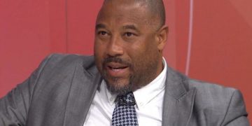 John Barnes, o legendă a lui Liverpool, îl apără pe Colţescu