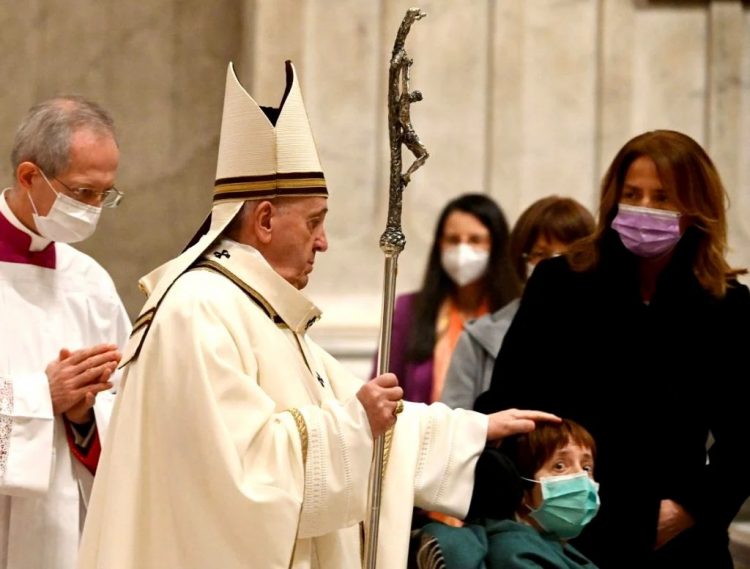 Slujba din Ajunul Crăciunului, oficiată de Papa Francisc în condiții speciale