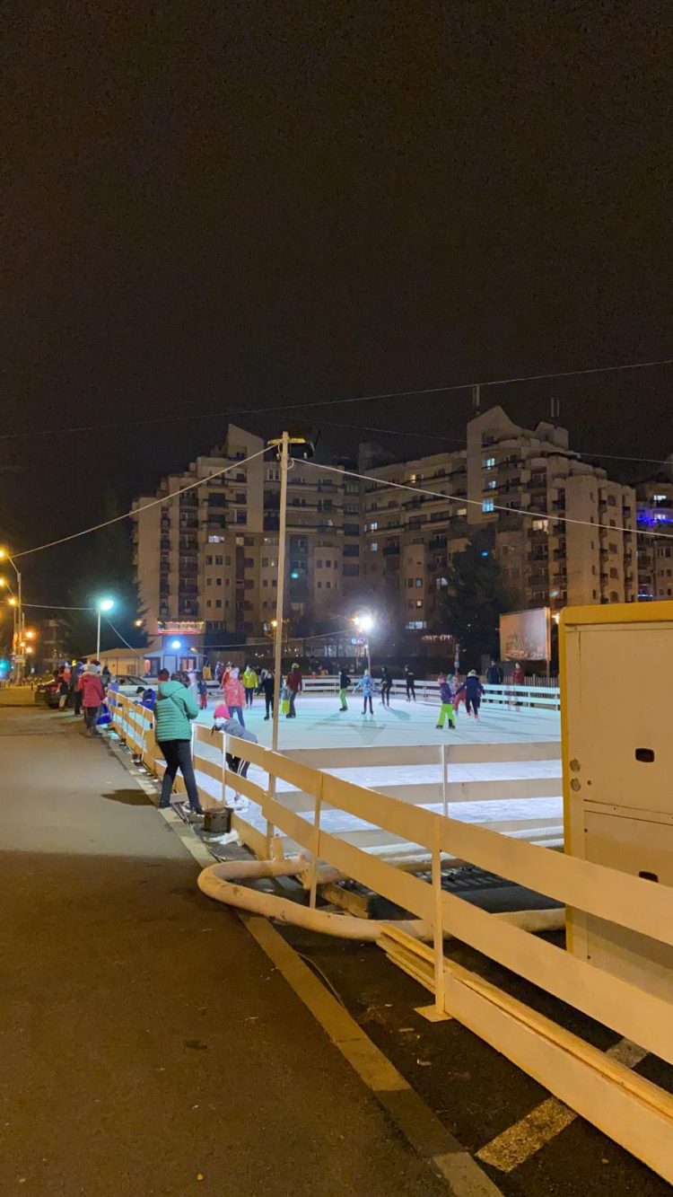 Patinoarul din parcul Mara a fost deschis