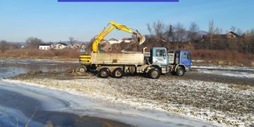 Peste 700 tone de pietriş şi nisip ridicate de poliţiştii maramureşeni