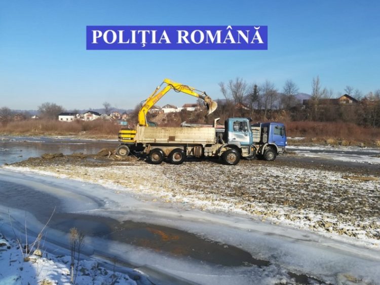 Peste 700 tone de pietriş şi nisip ridicate de poliţiştii maramureşeni
