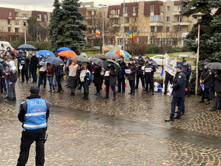 Poliţiştii maramureşeni au ieşit în stradă în ultima zi a anului – foto, video