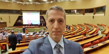 Jurnalistul Radu Herjeu: De peste 4 ani scriu despre USR-PLUS, exasperat de trista fascinație a românilor, mai ales a celor tineri, pentru ambalaje sclipicioase