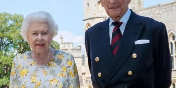 Regina Elisabeta a Marii Britanii și soțul ei ar putea ieși în public după ce se vor vaccina