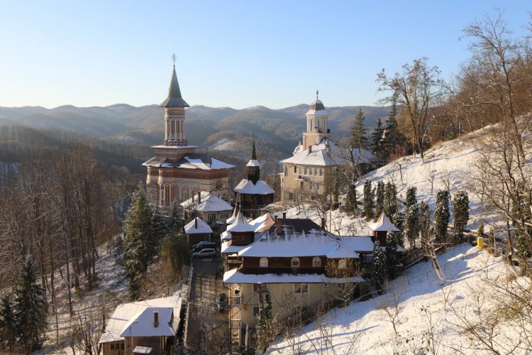 Duminică, hramul de iarnă al Paraclisului de la demisolul bisericii de la Rohia