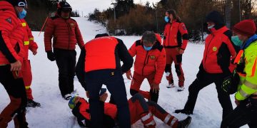 Exercițiu în teren al salvamontiştilor, pe pârtia Roata – Cavnic