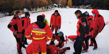 Exercițiu în teren al salvamontiştilor, pe pârtia Roata – Cavnic