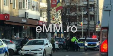 Scandal în centrul municipiului Baia Mare. Intervin poliţiştii, bărbat încătuşat – FOTO, VIDEO