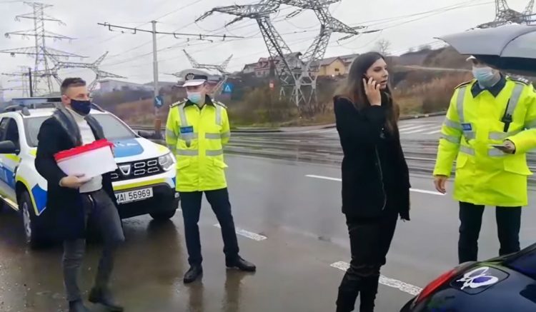 Cerere în căsătorie de nerefuzat! Polițiștii rutieri au fost complici