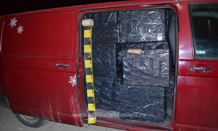Peste 33.000 de pachete cu țigări de contrabandă, confiscate la frontiera de nord a României