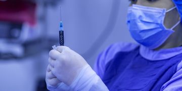 Dezbatere ONLINE | Avantajele și dezavantajele vaccinului anti COVID-19