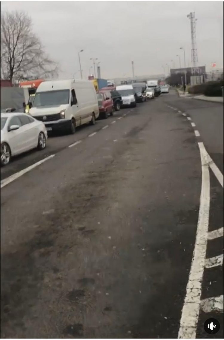 Trafic întrerupt temporar la graniţa cu Ungaria. Sistemul informatic ungar a căzut – FOTO