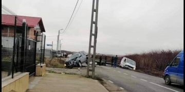 Accident pe strada Dumbravei! O persoană este încarcerată