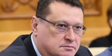 Își numără banii din lefurile astronomice, n-au timp de problemele consumatorilor