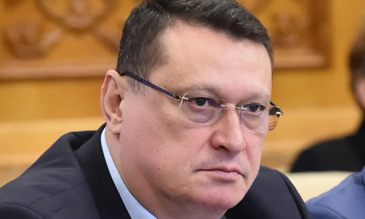 Își numără banii din lefurile astronomice, n-au timp de problemele consumatorilor