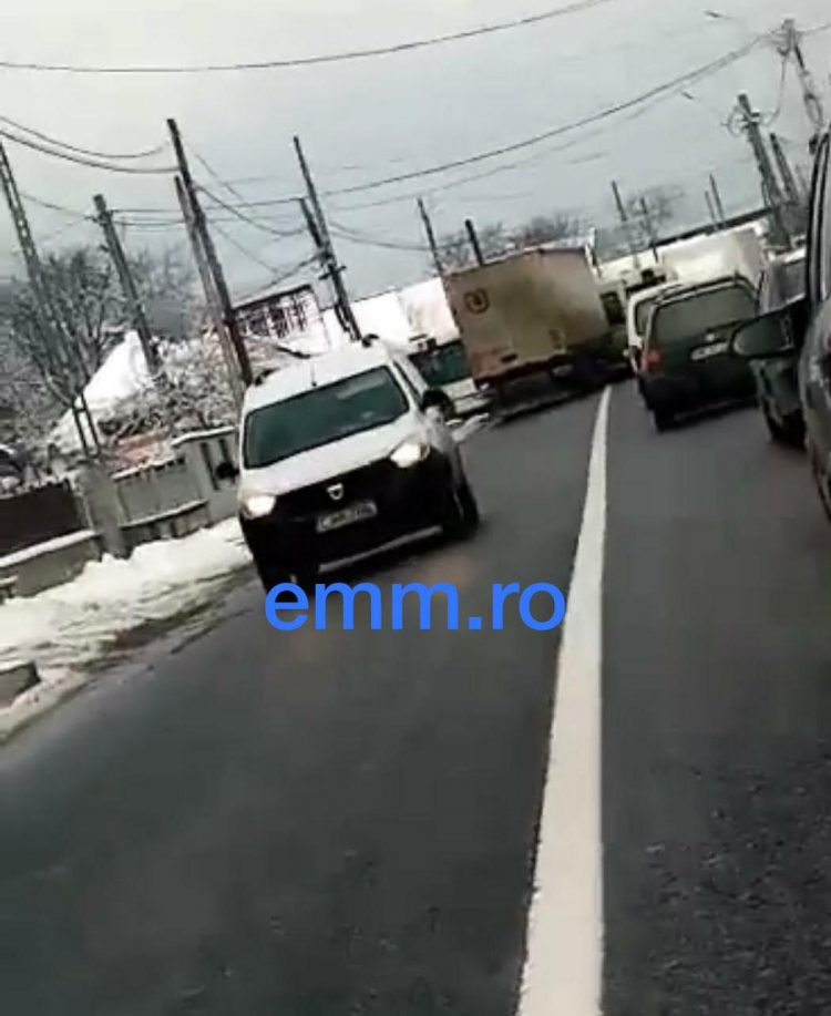 BREAKING NEWS | Impact violent în localitatea Tisa, între un autobuz și un autotren – FOTO