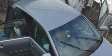 A lovit cu maşina un podeţ şi s-a răsturnat în canal la Tăuţii Măgherăuş